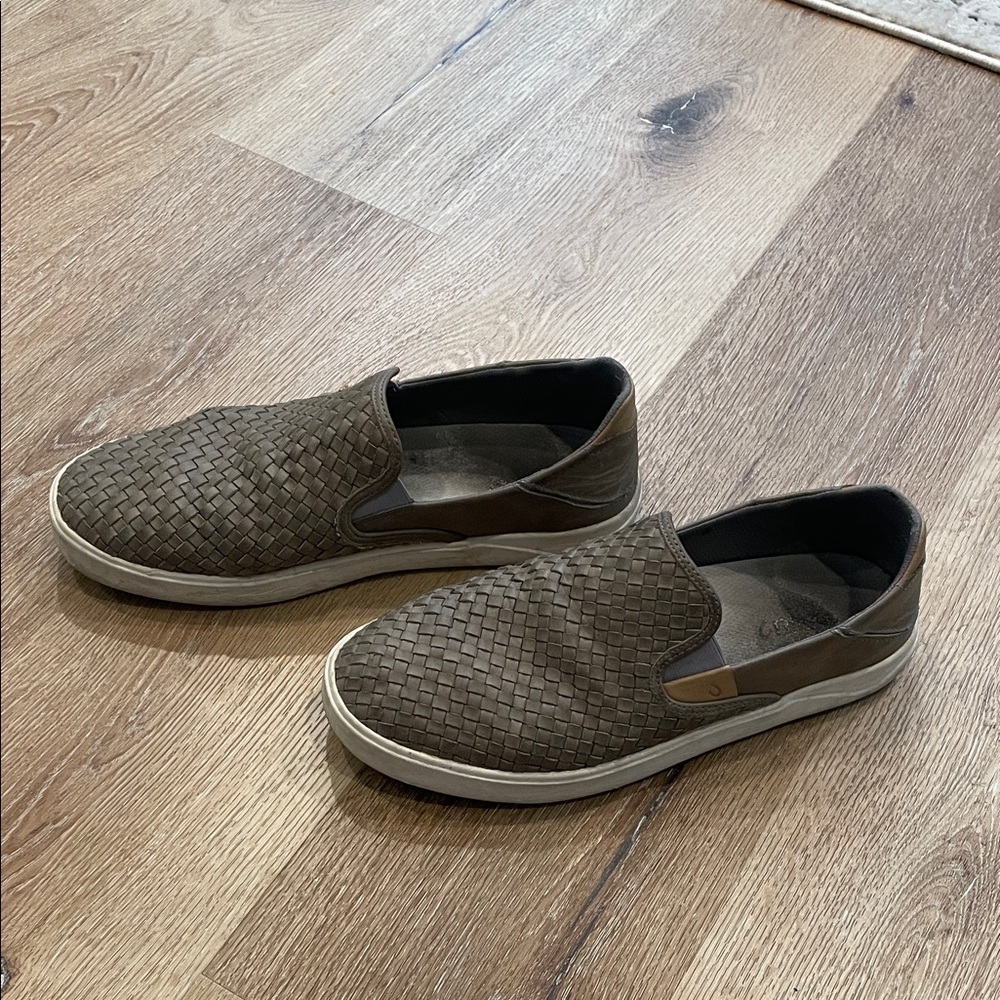 OluKai Lae’Ahi Lauhala Woven Grey Slip-On Loafers